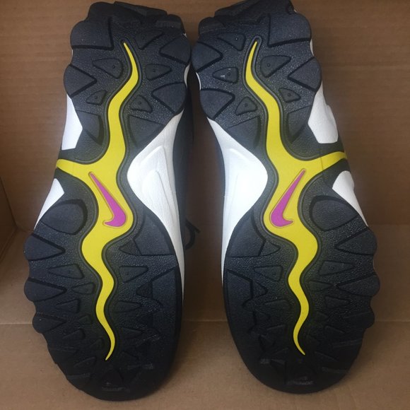 Nike Air Skarn **NEW**
